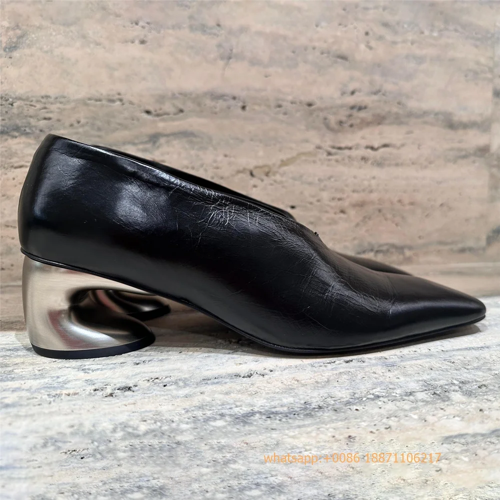 Street Fashion Rome 2025 - Zapatos de tacón extraño de cuero
