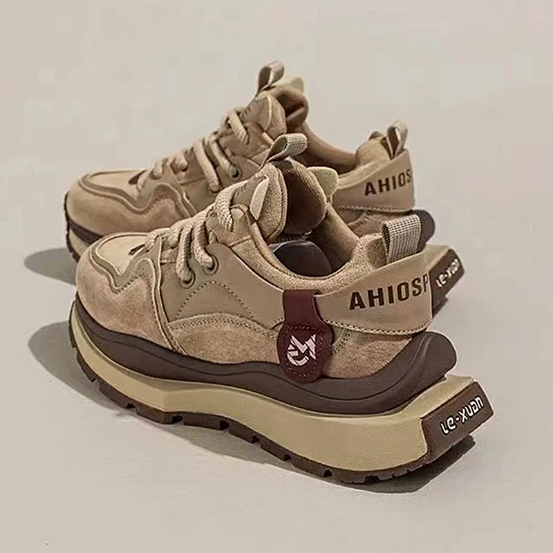Street Fashion Rome 2025 - Zapatillas de deporte de lujo Retro